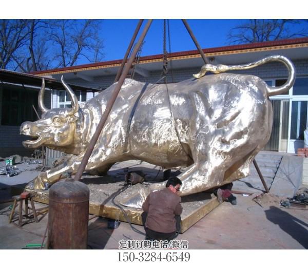 田間開荒牛雕塑 彩繪仿真雕塑 園林?jǐn)[件 田間開荒牛雕塑 彩繪仿真雕塑 園林?jǐn)[件